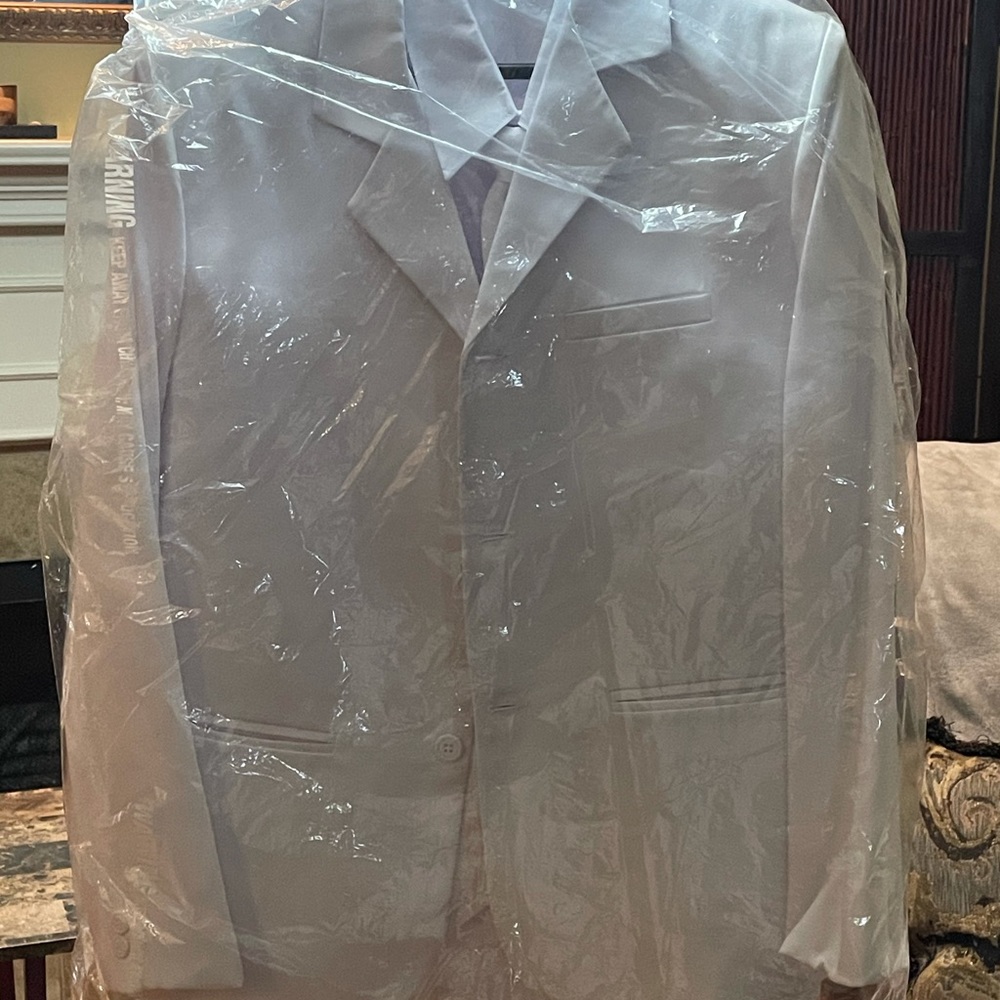 White Husky Boys 5 Piece Suit.  Size 18 Husky.
